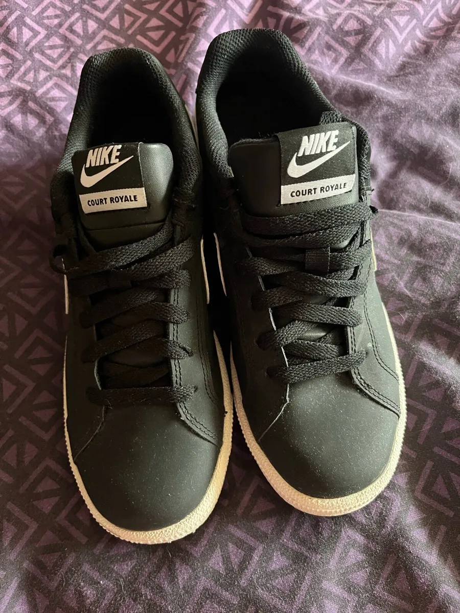 Nike shoes - Image 1
