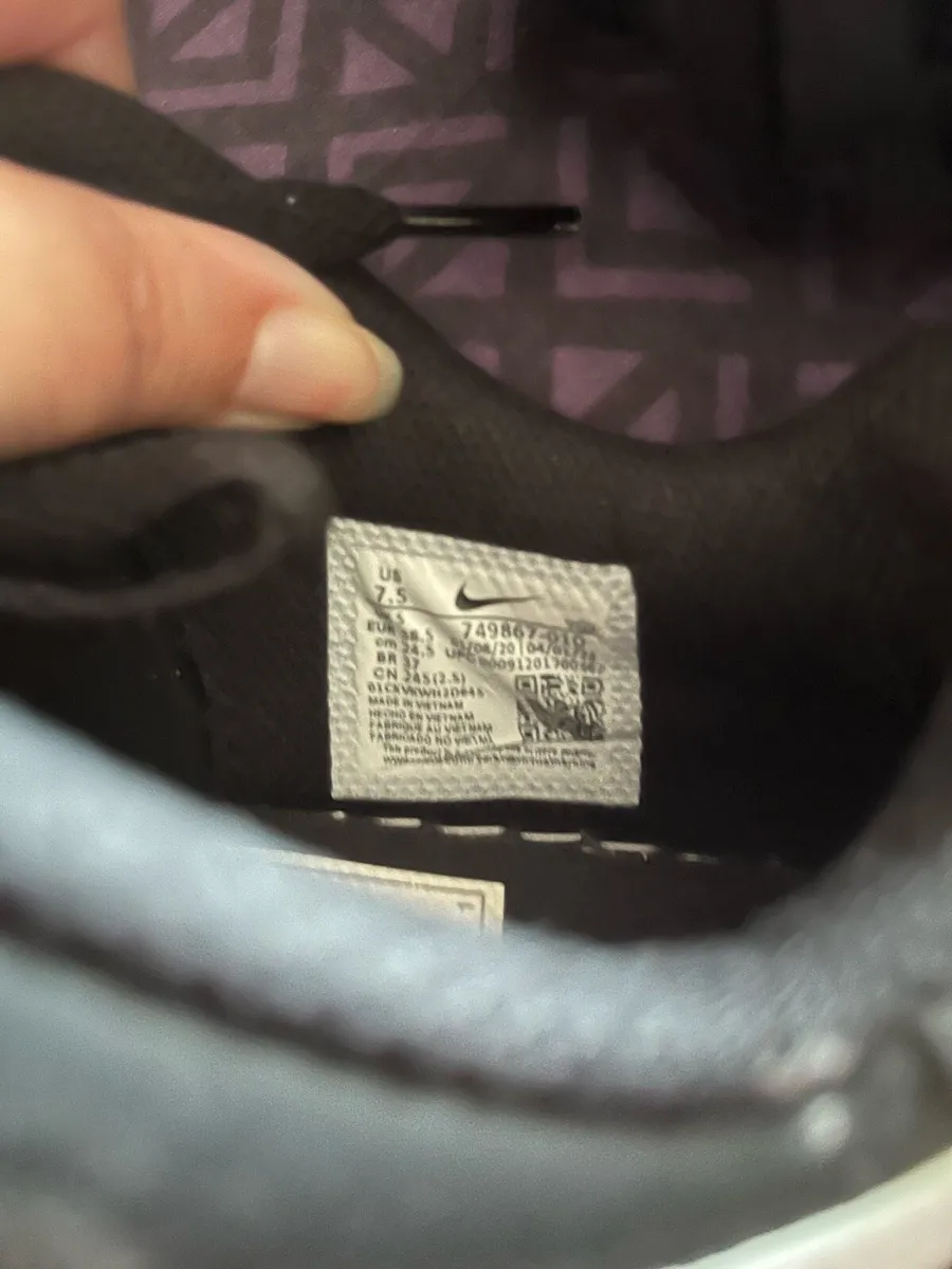 Nike shoes - Image 3