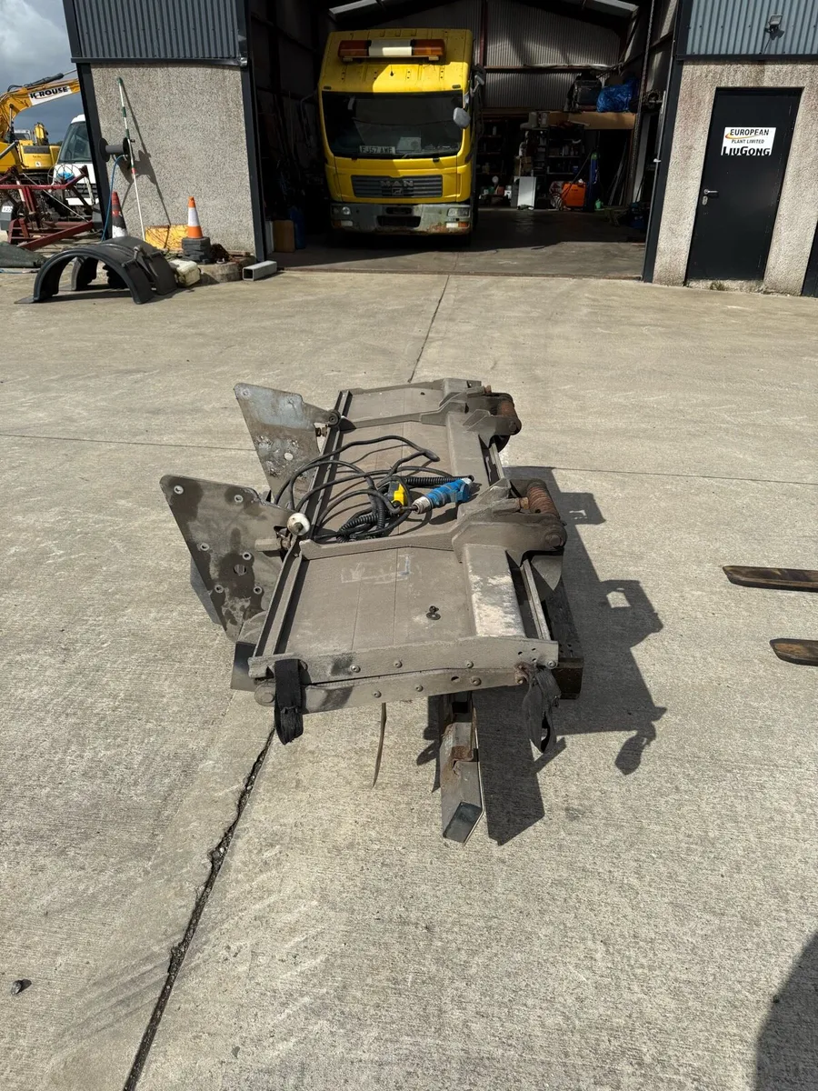 Tail lift fold away. Tipper box truck - Image 2