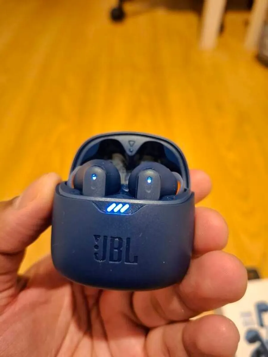 Jbl Tune Flex Ear Buds - Image 3