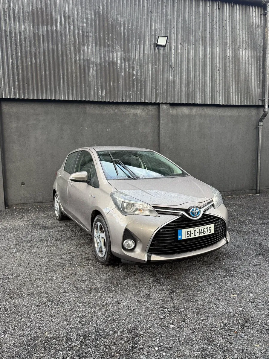 TOYOTA YARIS hybrid - Image 2