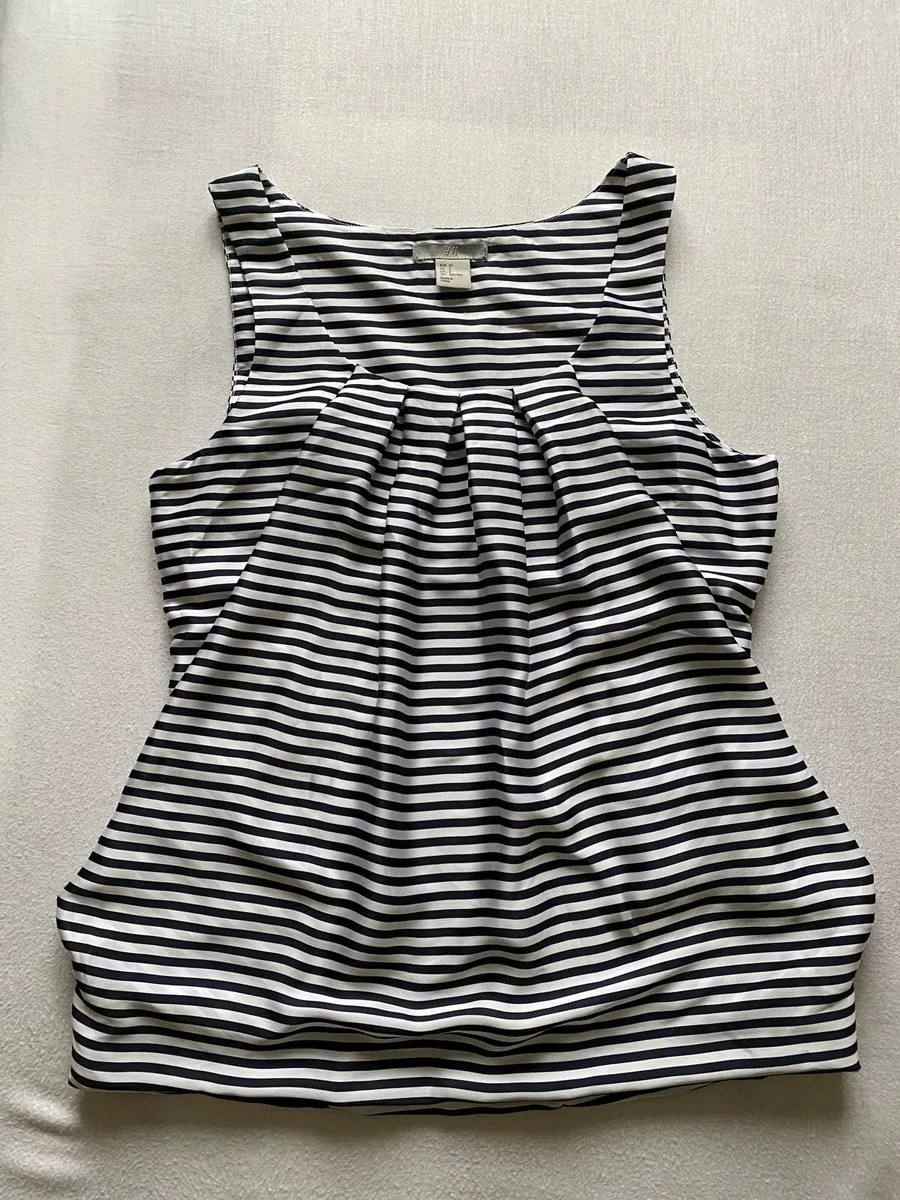 Women’s H&M Navy and White Sleeveless Top - Image 1