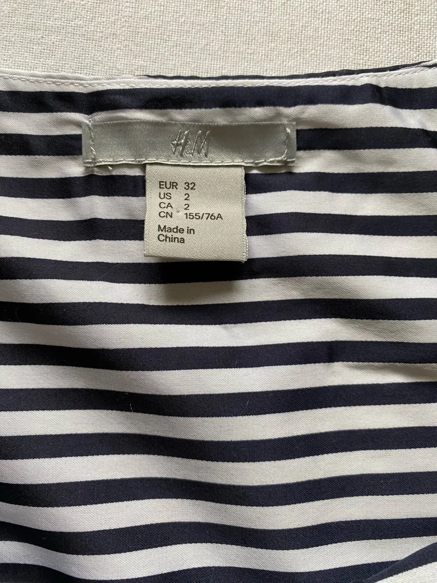 Women’s H&M Navy and White Sleeveless Top - Image 3