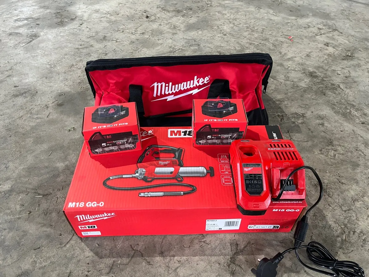 Milwaukee Grease Gun with batteries and charger