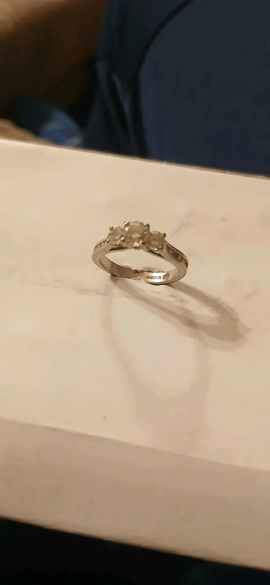 Engagement ring - Image 1