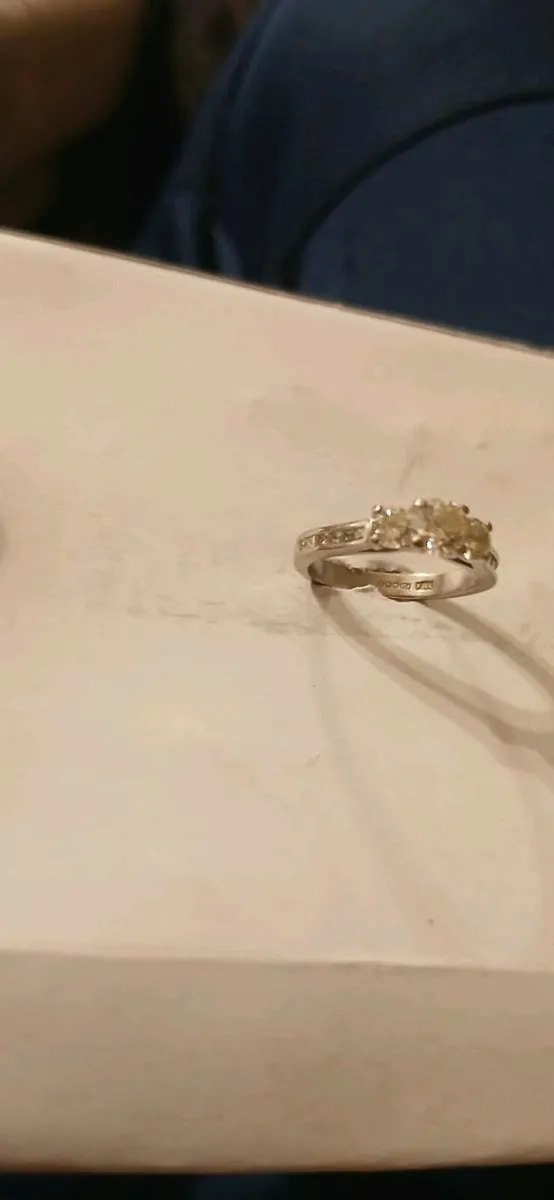 Engagement ring - Image 2