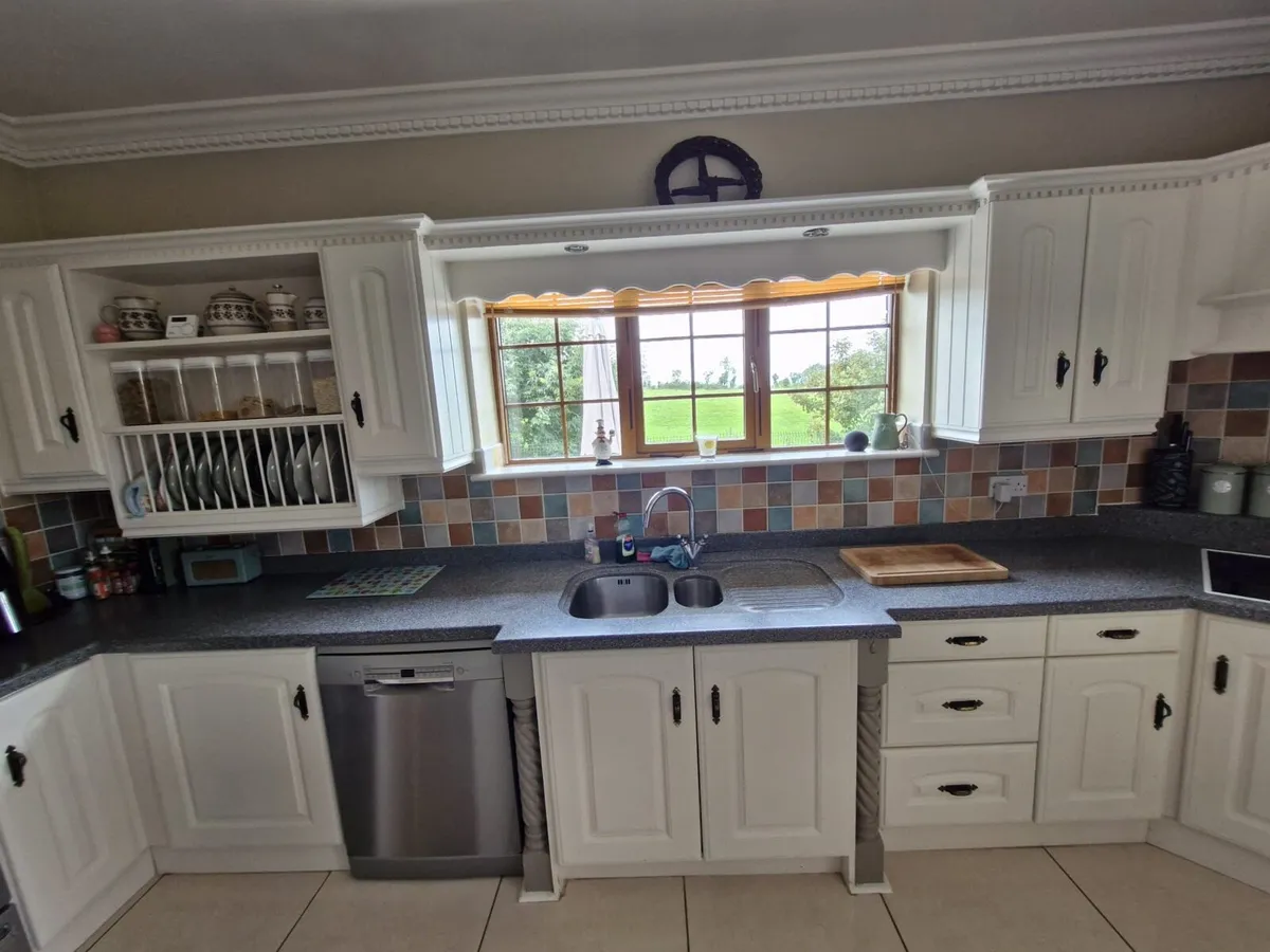Kitchen and appliances - Image 1