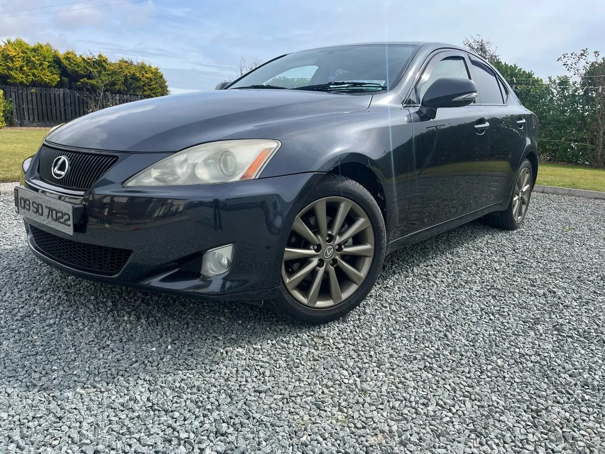 Lexus IS 220 - Image 1