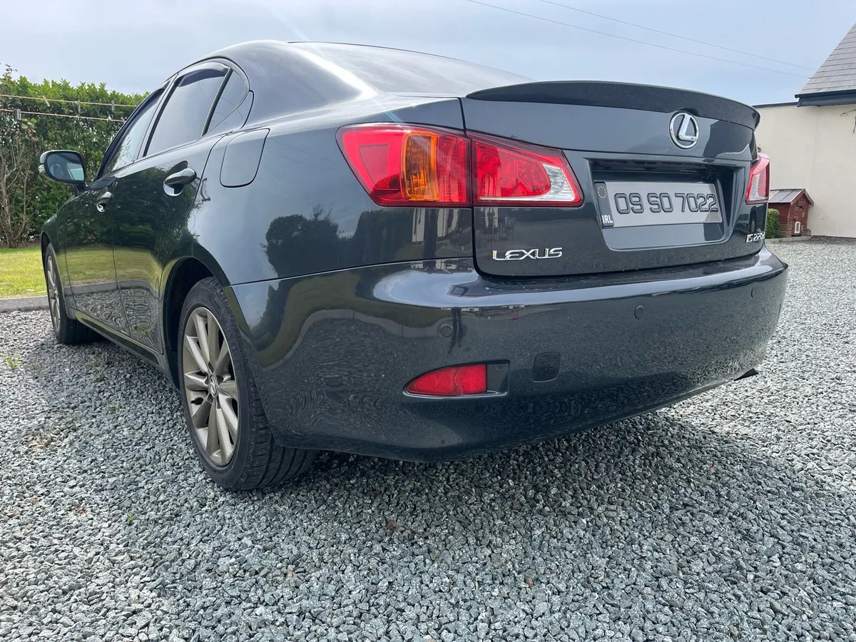 Lexus IS 220 - Image 2