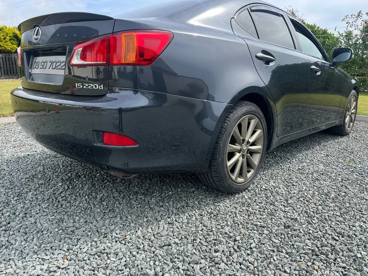 Lexus IS 220 - Image 4