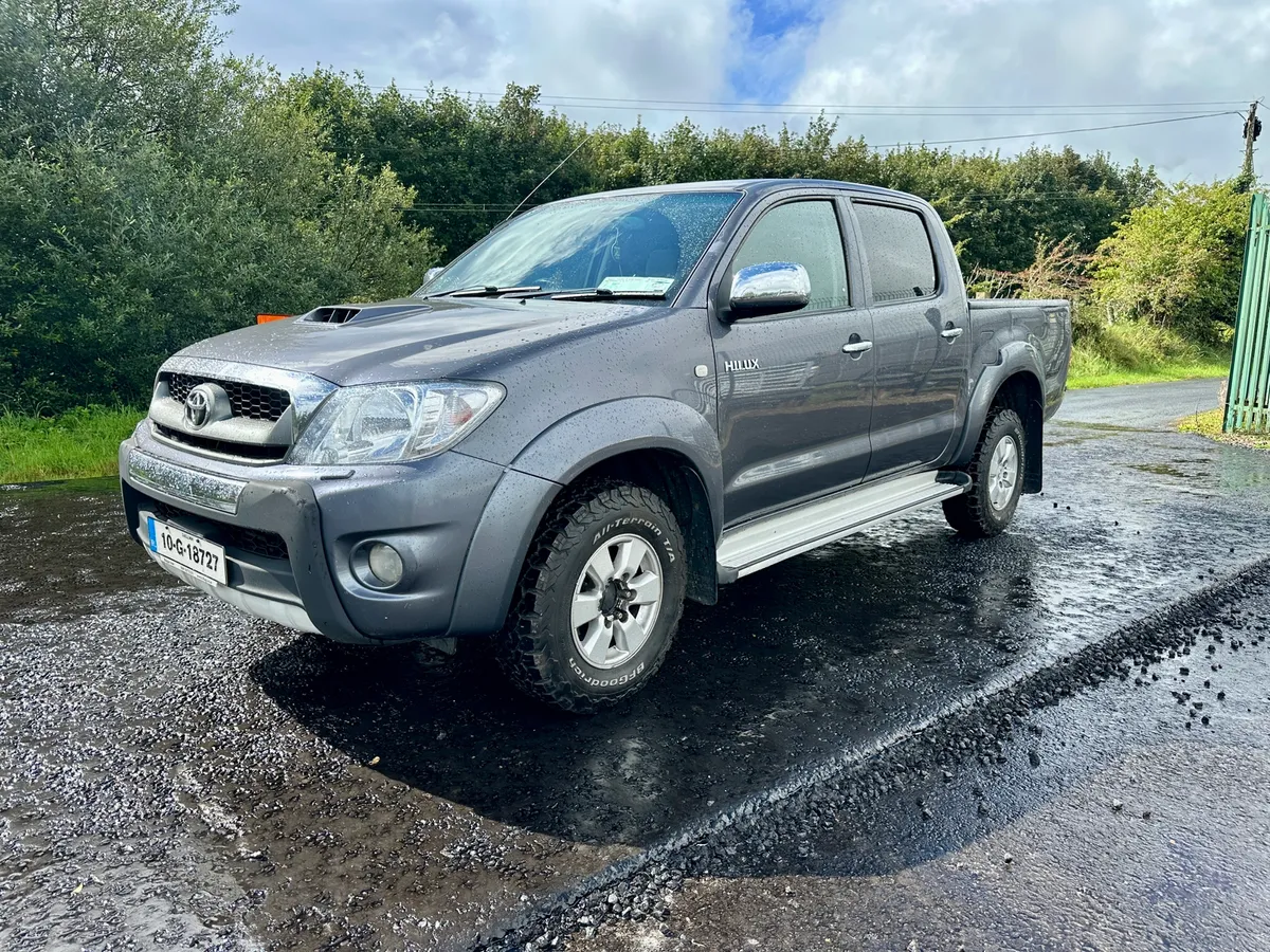 2010 Toyota Hilux - Image 2
