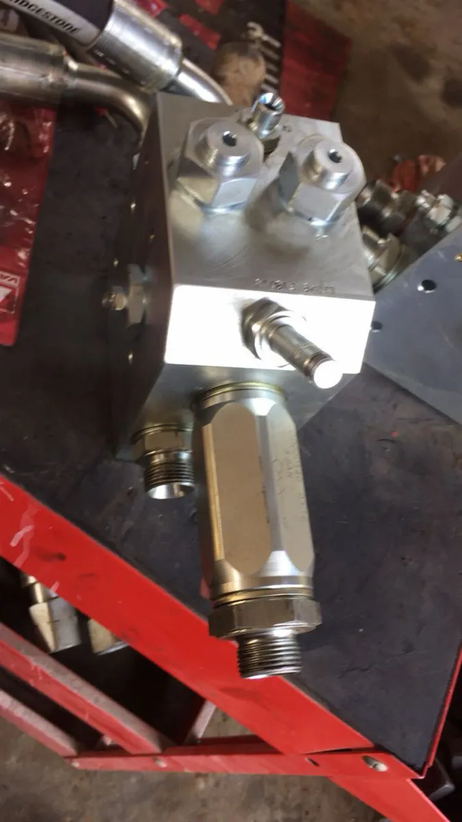 Dual Priority Flow Control Valve - Image 1