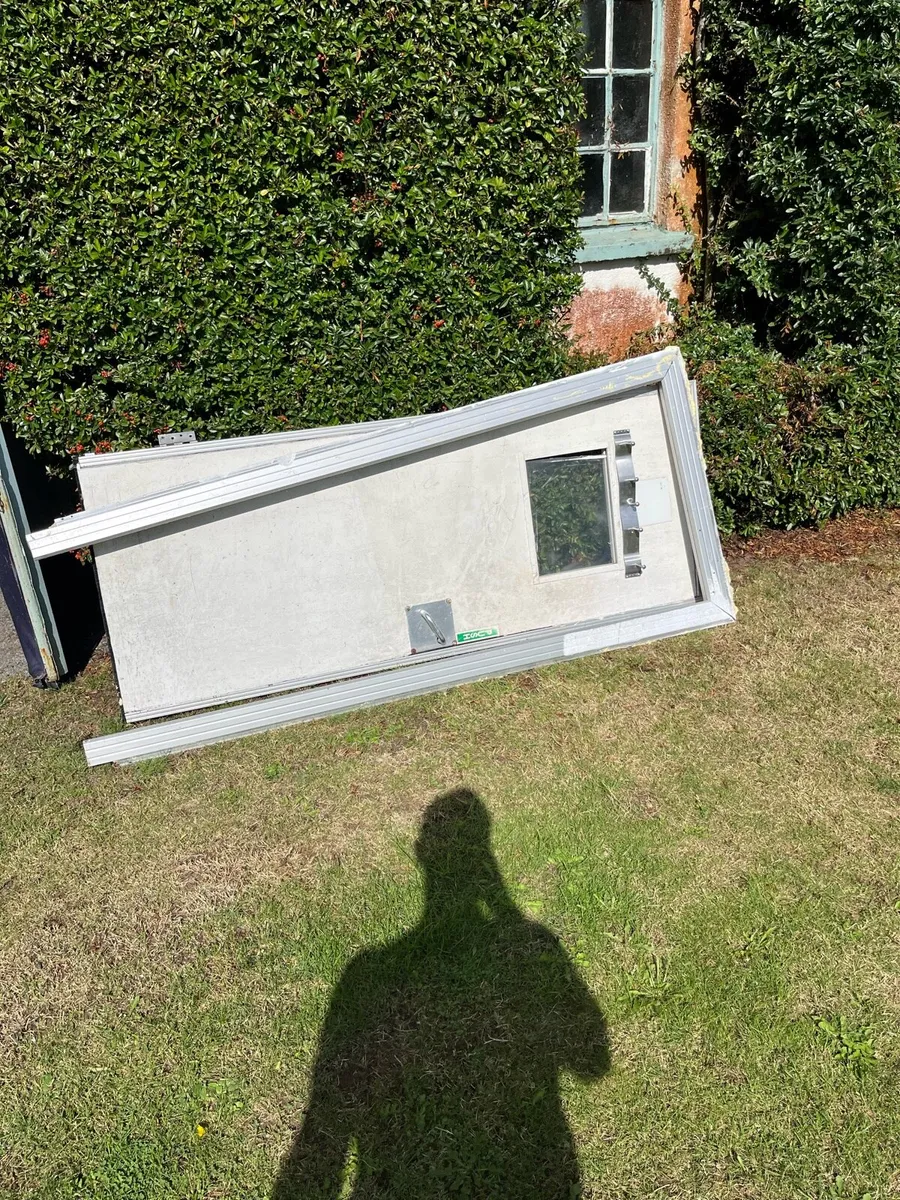 Metal insulated door - Image 1
