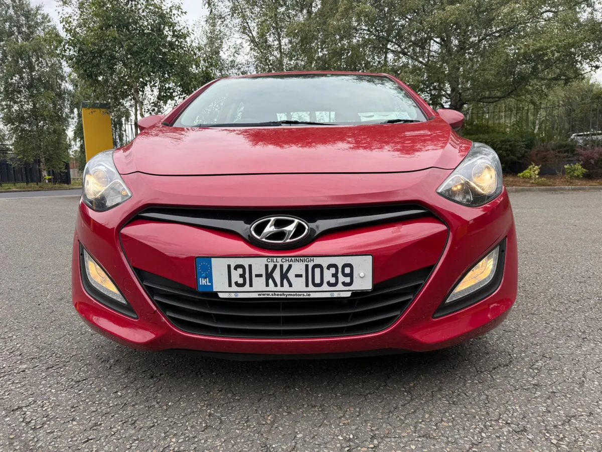 Hyundai i30 1.4 CRDI 5 Door Hatchback - Image 2