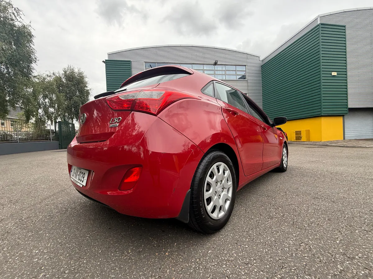 Hyundai i30 1.4 CRDI 5 Door Hatchback - Image 4