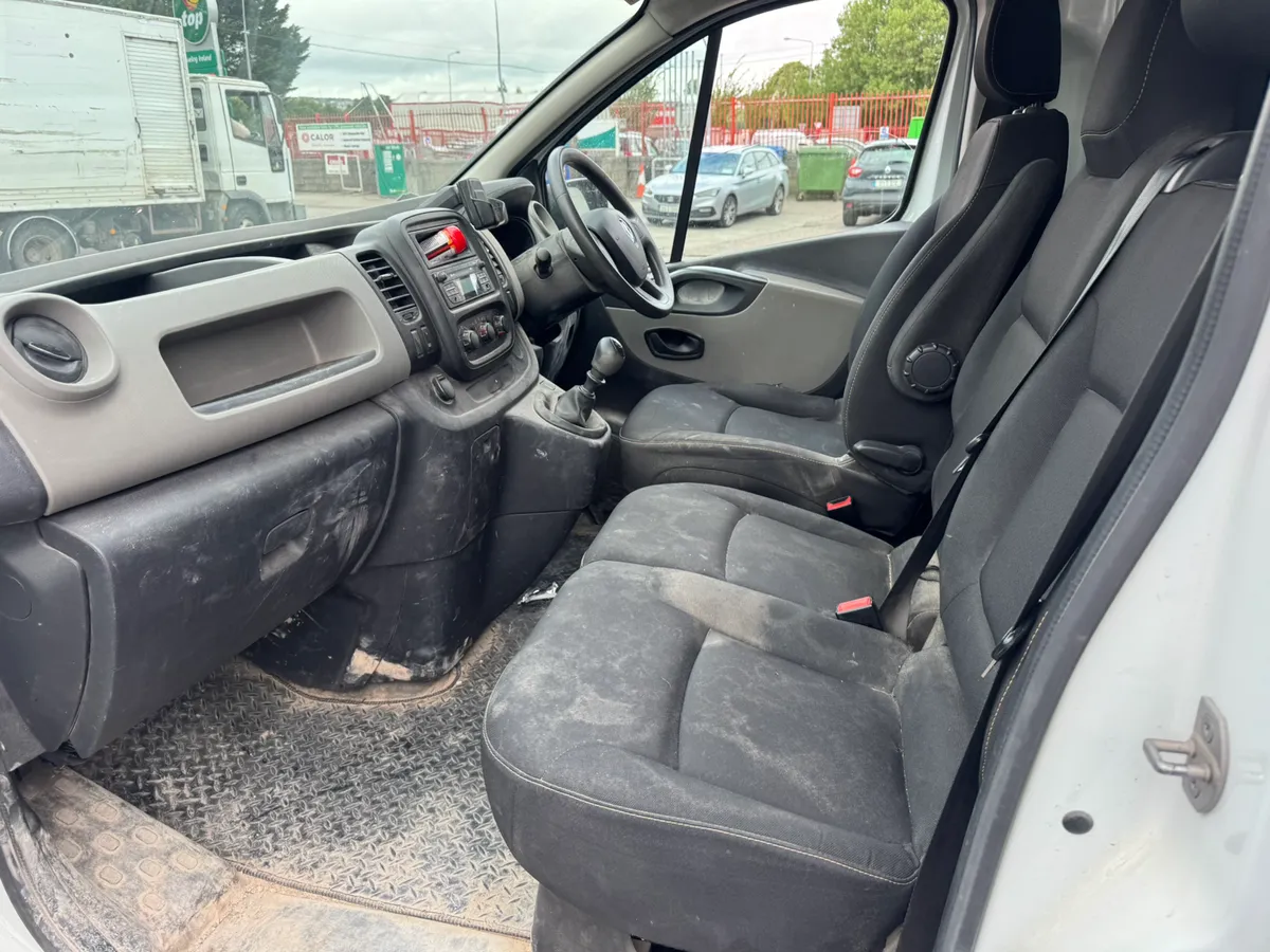 17 Renault master price includes vat - Image 3