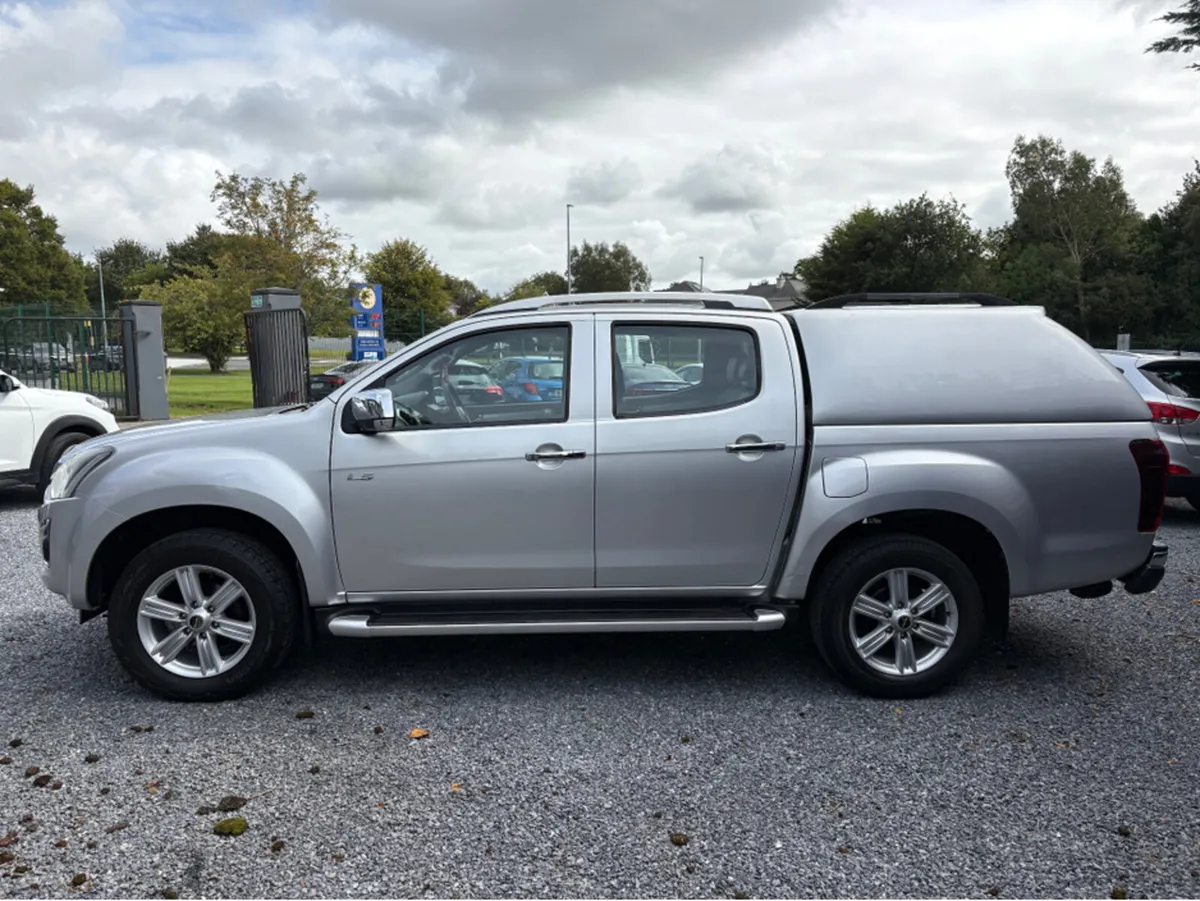 Isuzu D-Max 18MY CREWCAB A 2.5L 4WD E//FULL LEATHE - Image 4