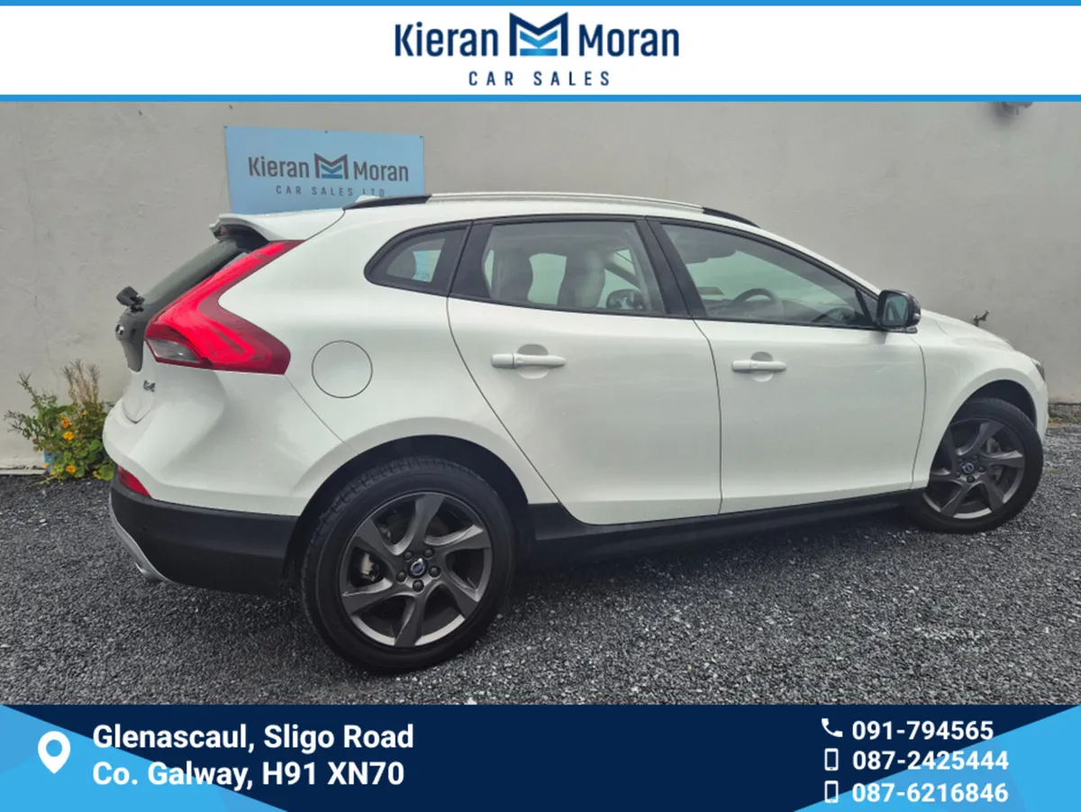 Volvo V40 AUTO - Image 4