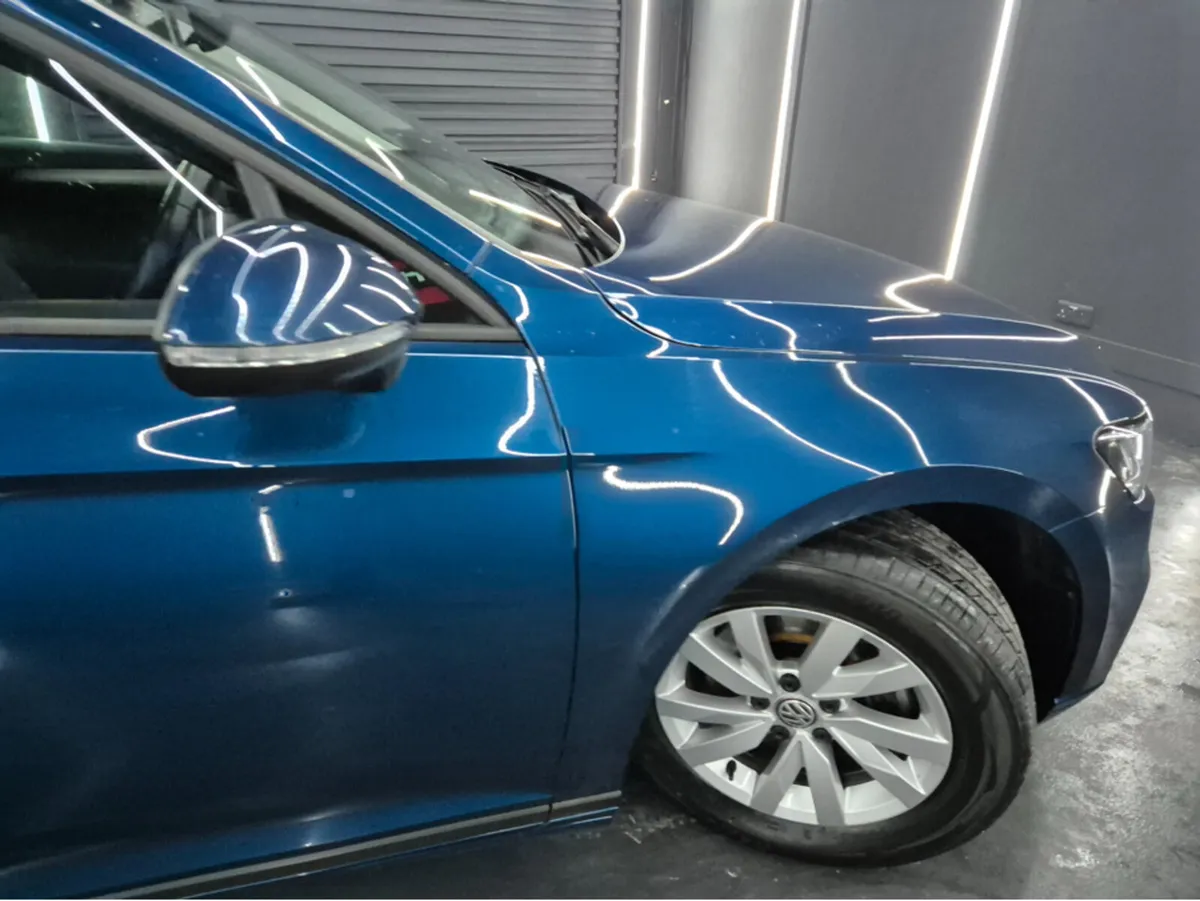 Volkswagen Passat 2.0 TDI MANUAL 6SPEED FWD 150 4D - Image 3