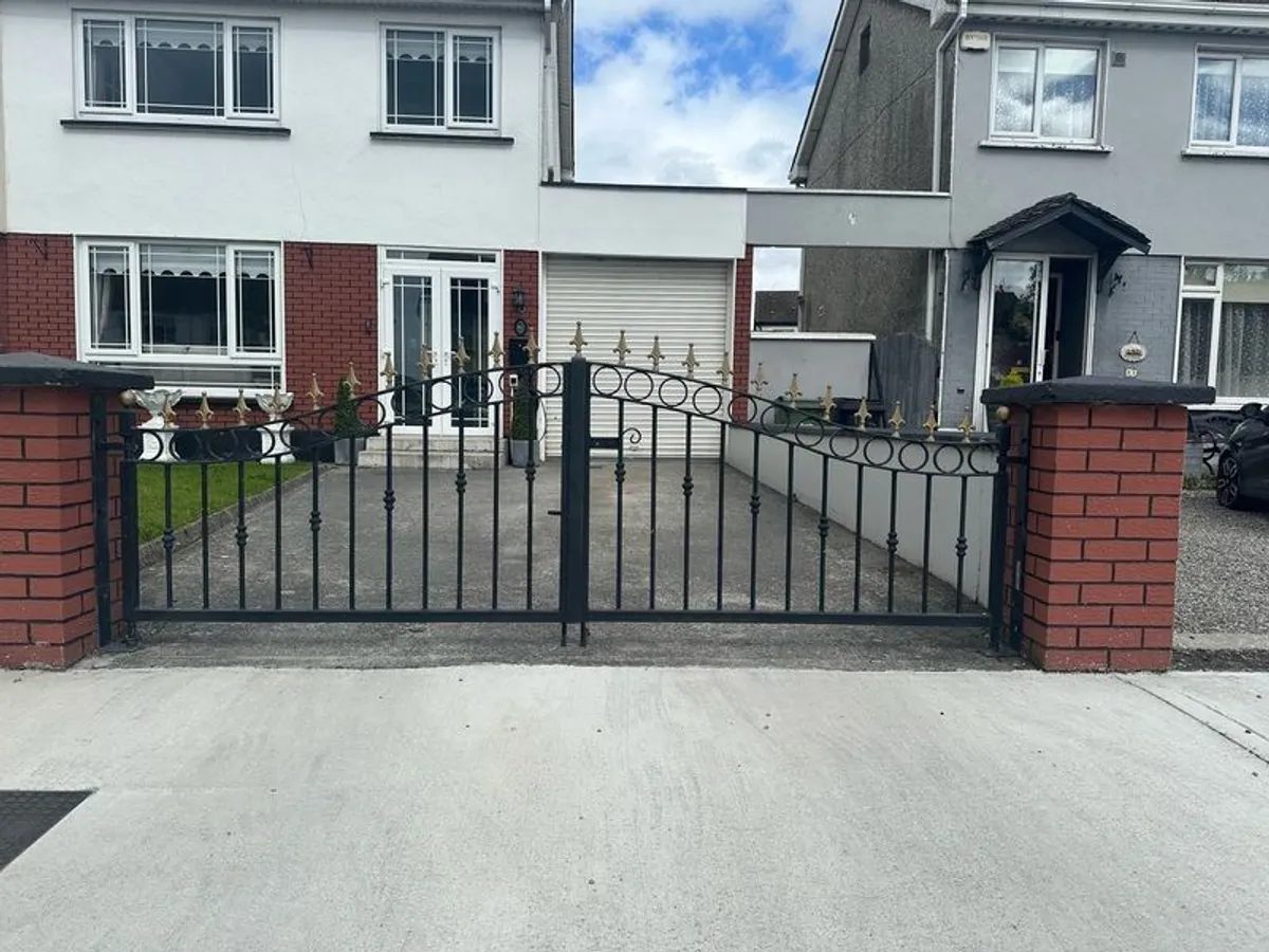 Gates - Image 1