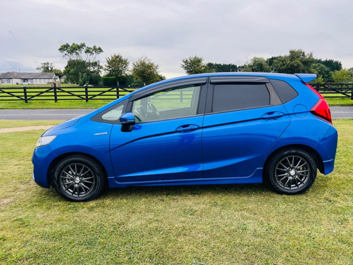 Honda Fit SALE NOW ON / €10700 / AUTO HYBRID - Image 3