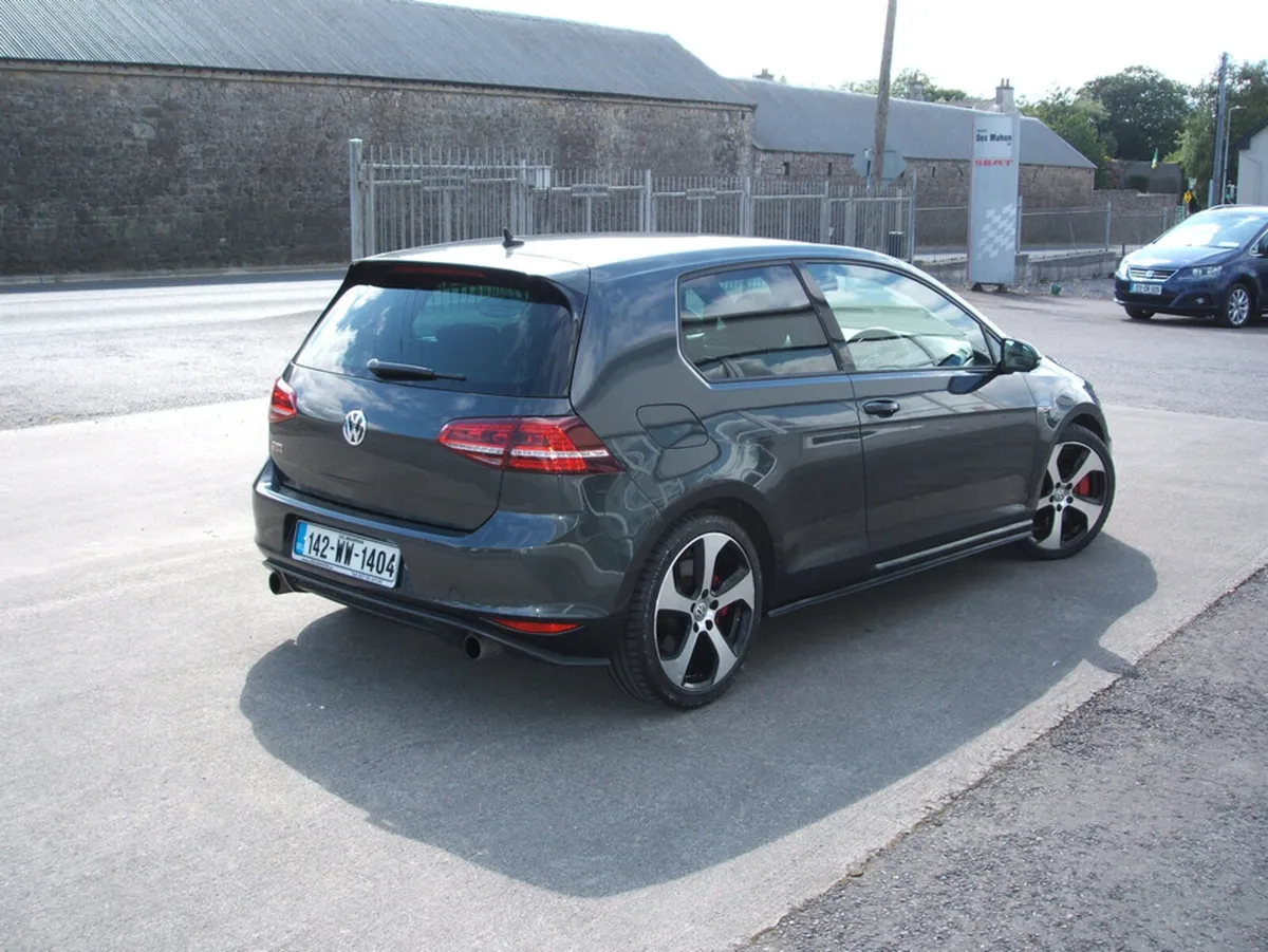 Volkswagen Golf 2.0 GTI PERFORMANCE 230PS 3DR - Image 2