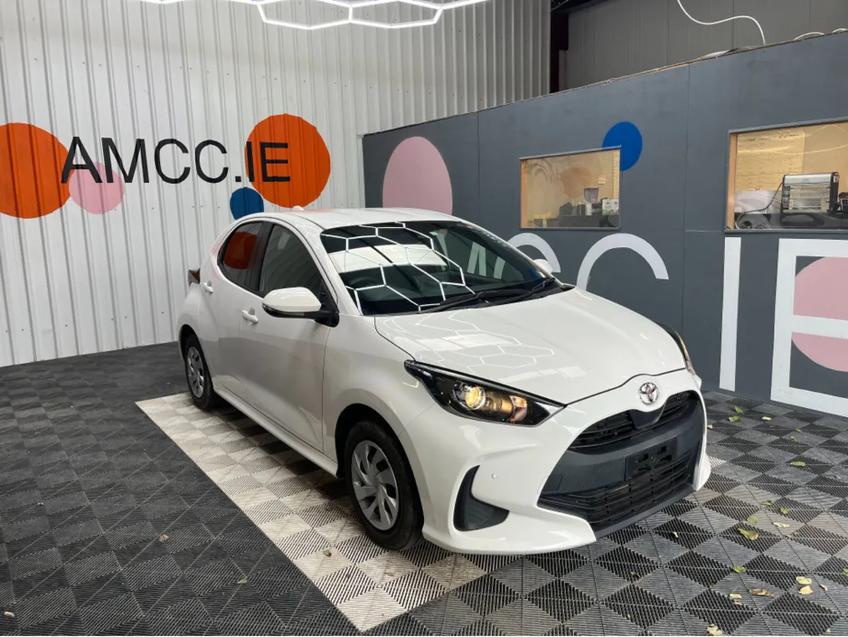Toyota Yaris €15950! YARIS AUTOMATIC 1.0 PETROL / - Image 1
