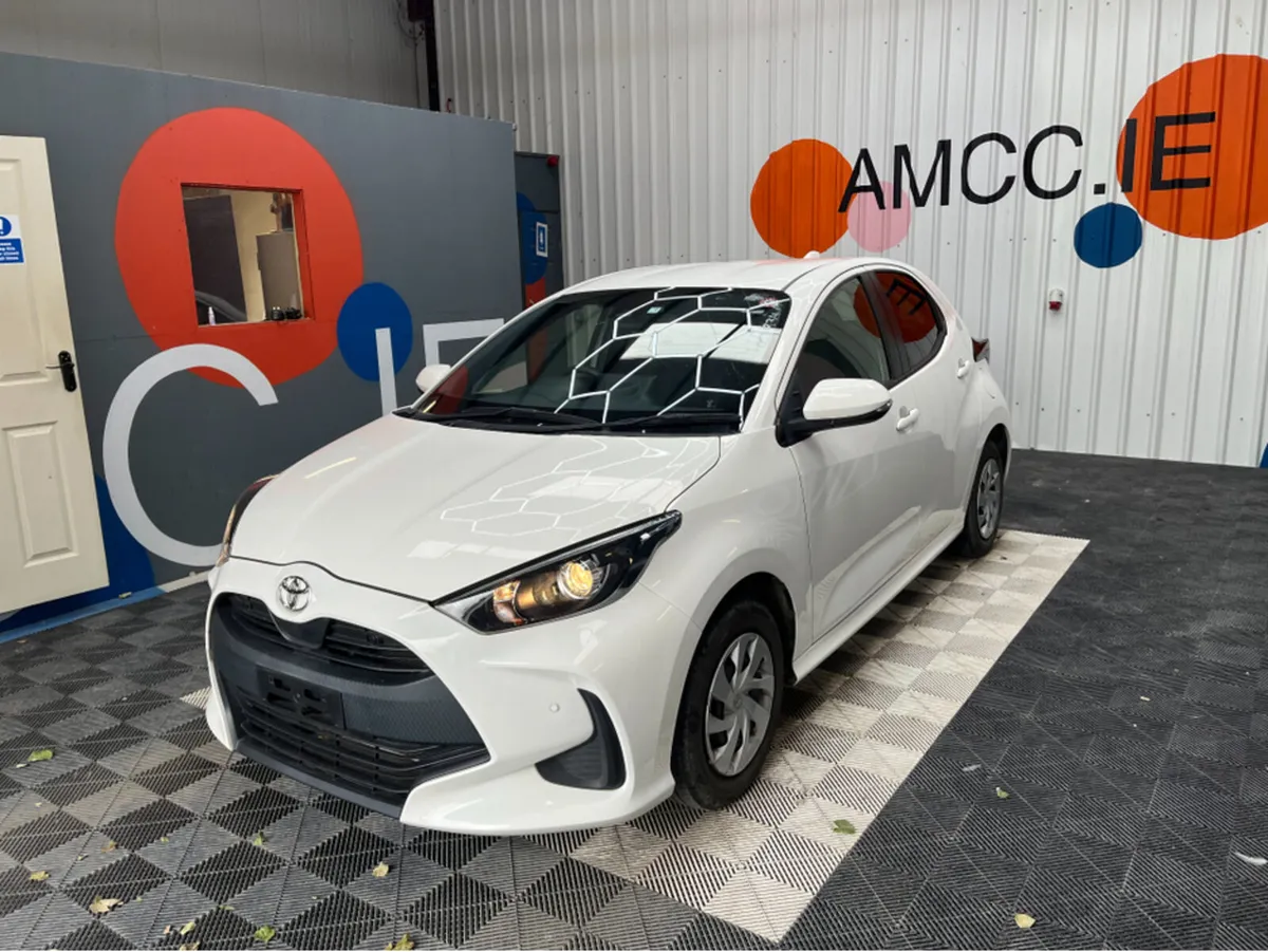 Toyota Yaris €15950! YARIS AUTOMATIC 1.0 PETROL / - Image 3