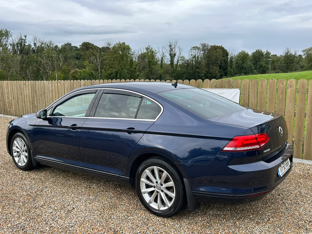 2017 Volkswagen Passat Se Business - Image 4