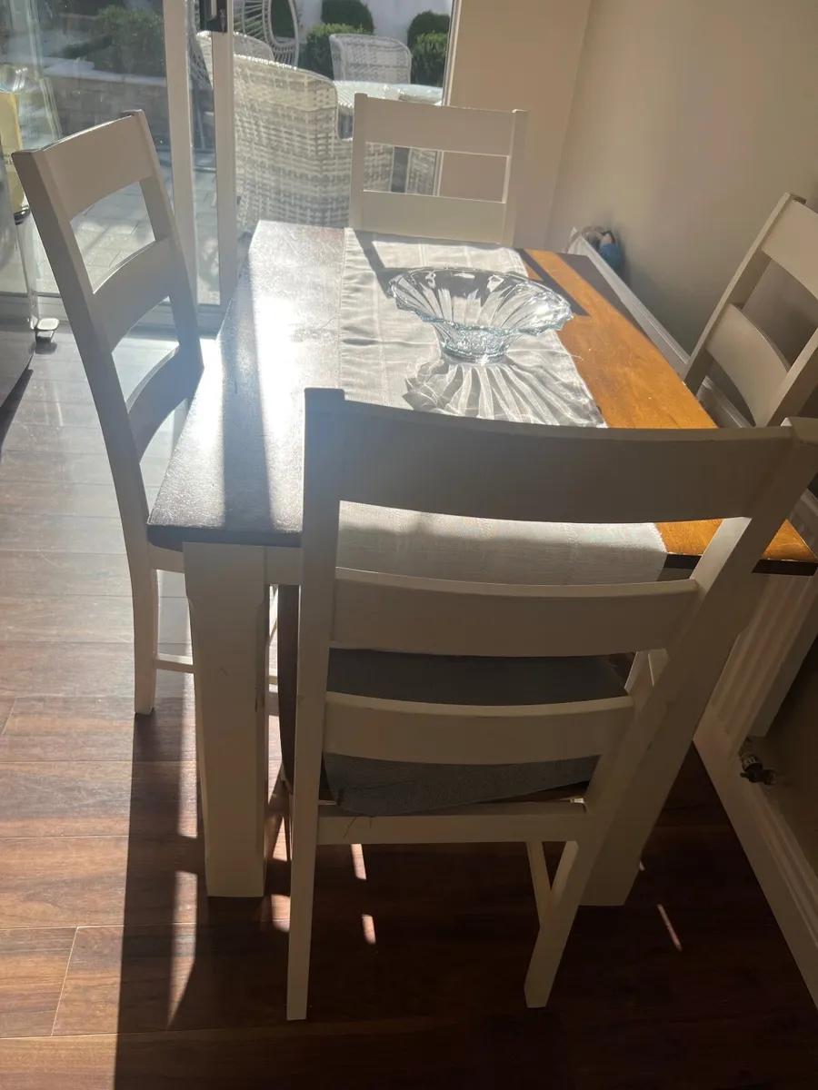 Dining table - Image 1