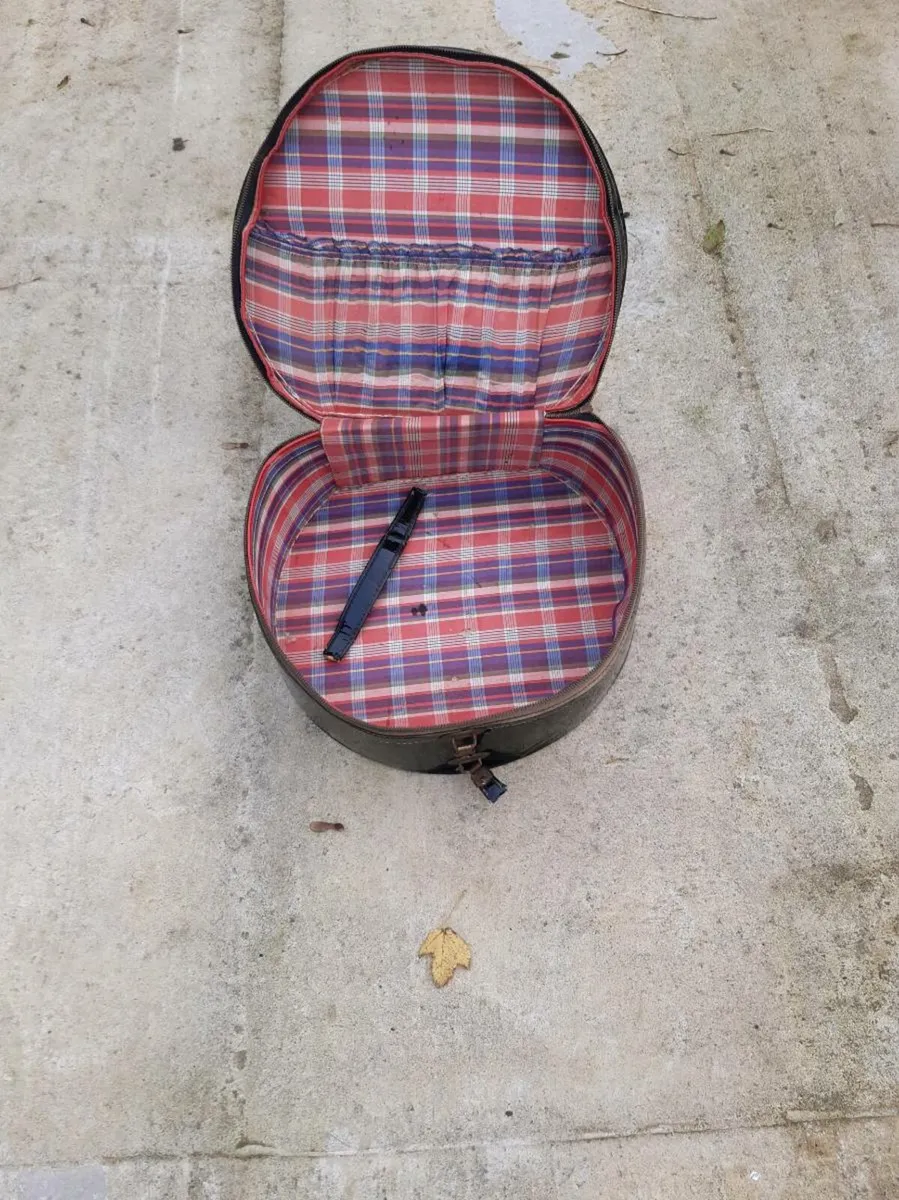 Vintage Hat Box - Image 3