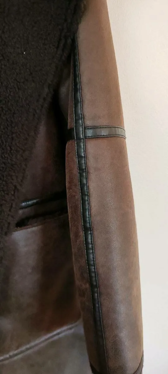 Ladies faux fur lined coat - Image 4