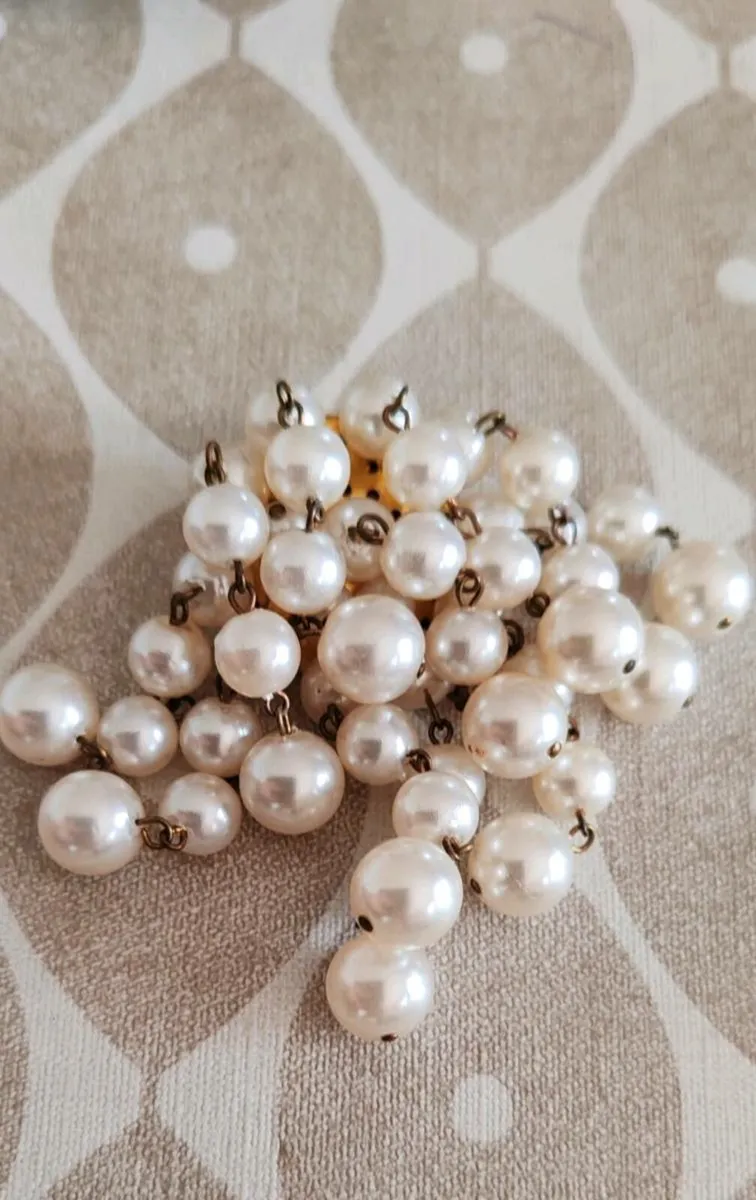 Vintage costume pearl brooch - Image 2