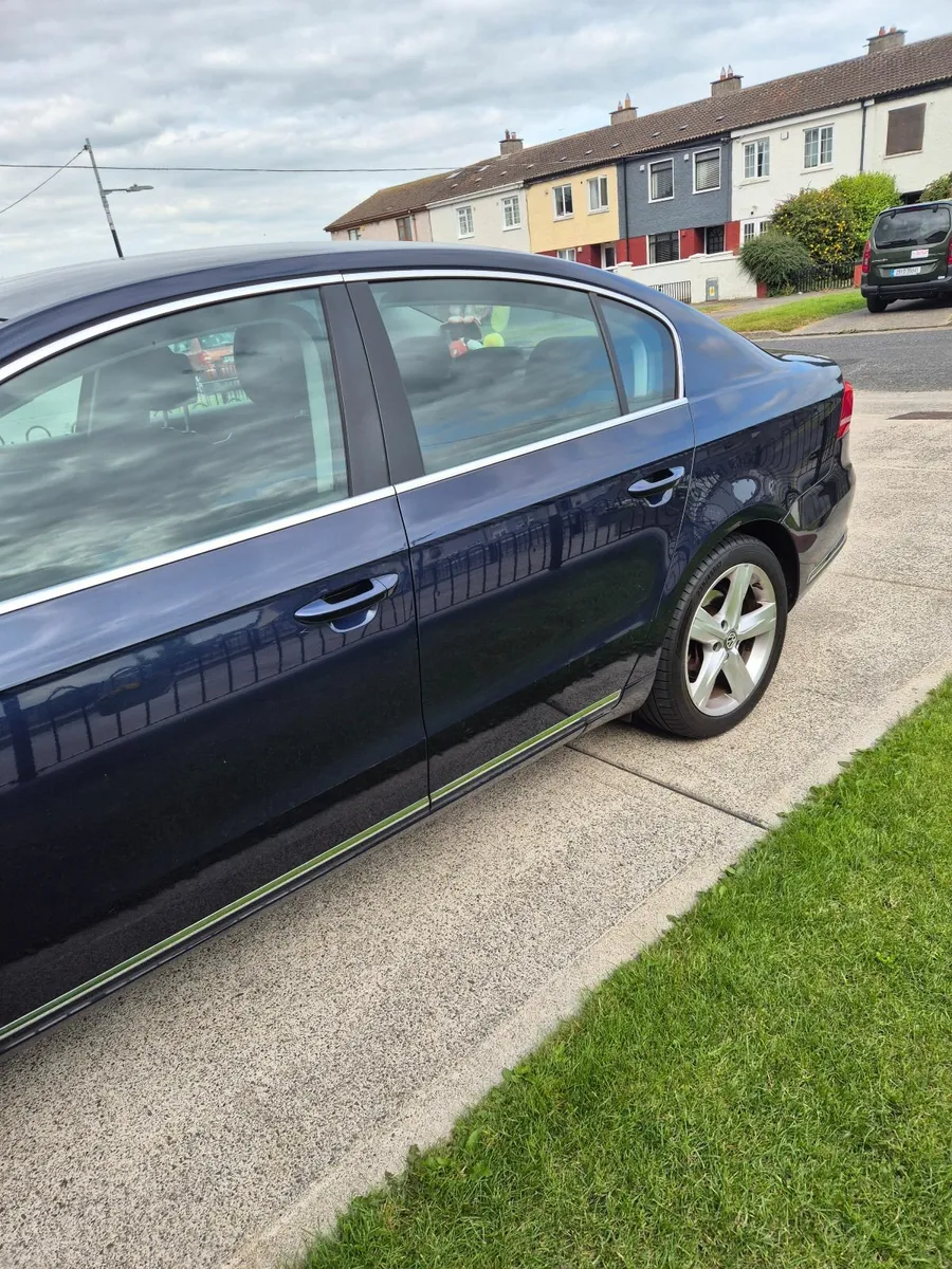 Volkswagen Passat 2011 - Image 4