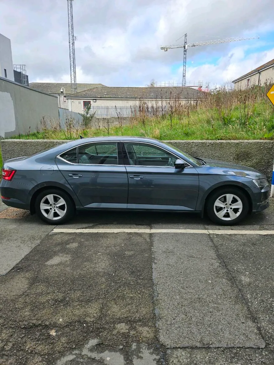 Skoda Superb Saloon - Image 2