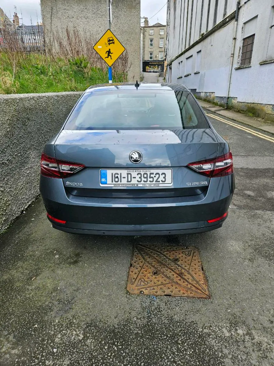 Skoda Superb Saloon - Image 3