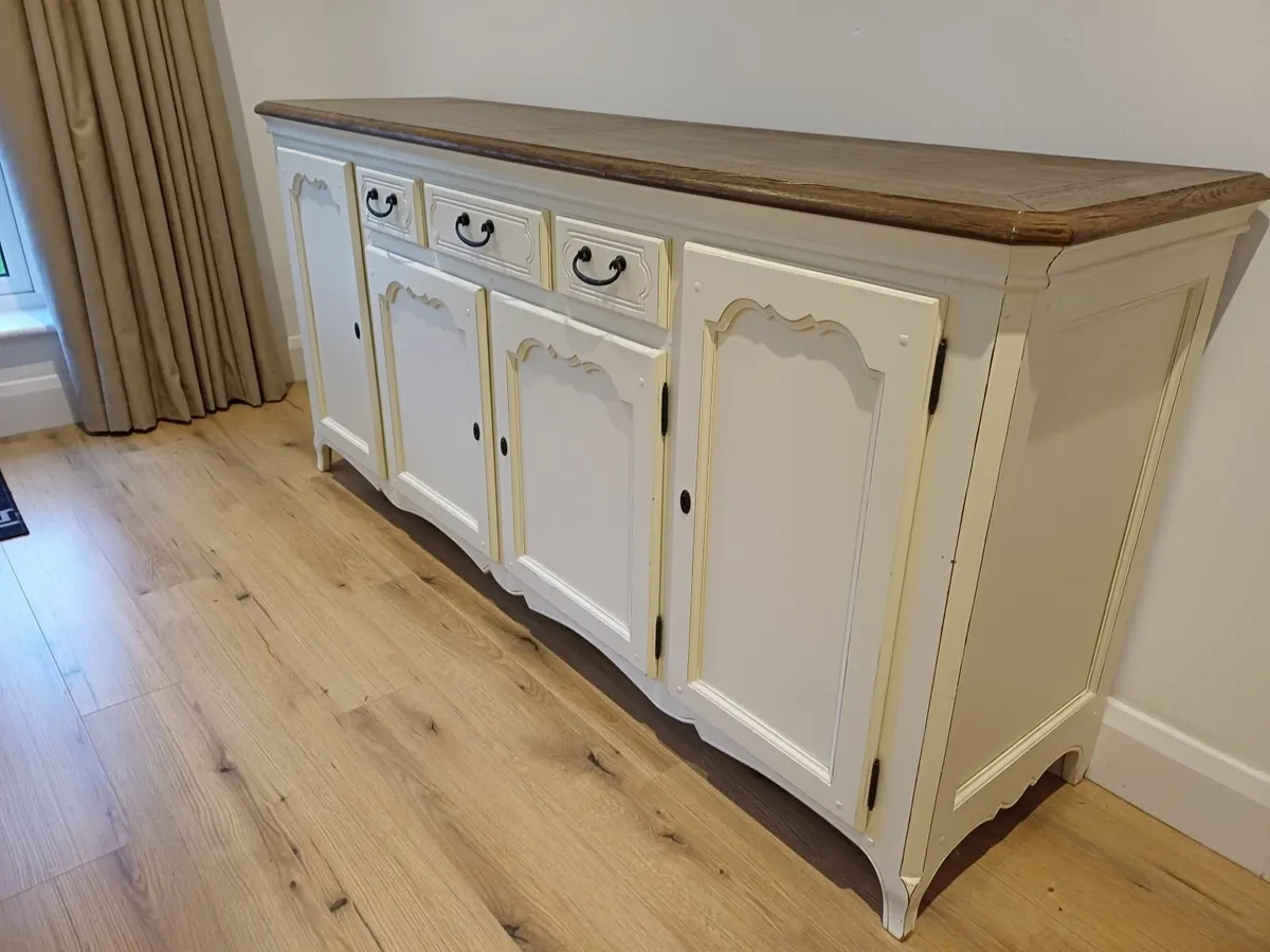 Cabinet - Image 1