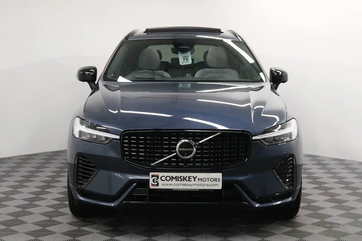 Volvo XC60 2.0h T8 Recharge 18.8kwh Ultimate Dark - Image 2