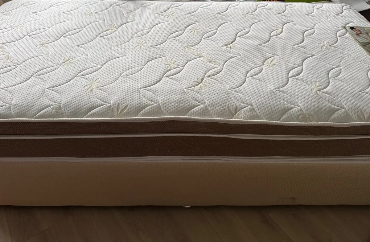 Single bed - Image 1