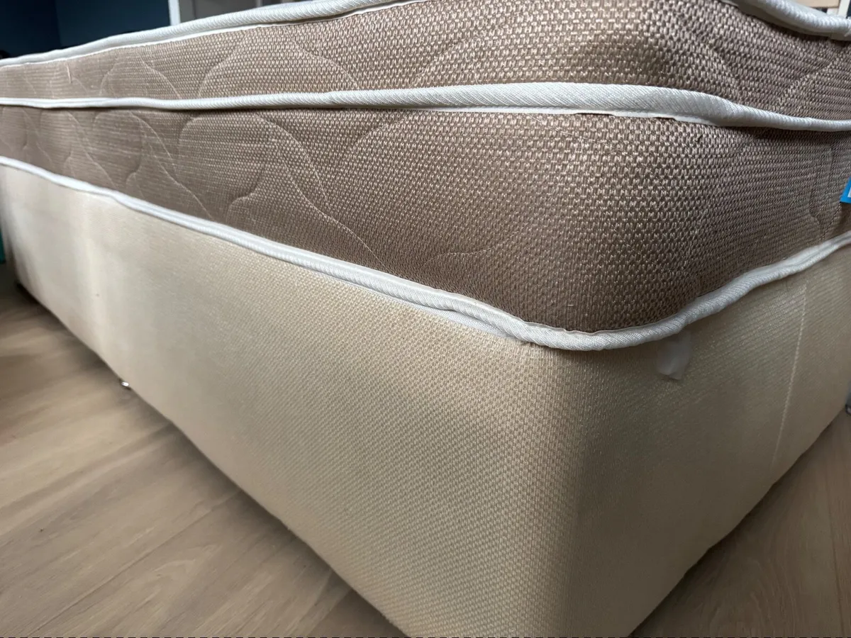 Single bed - Image 2