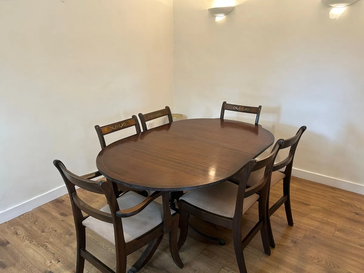 Dining table and chairs - Image 1