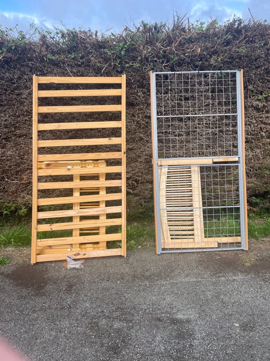 2 single wooden bed frame - Image 1