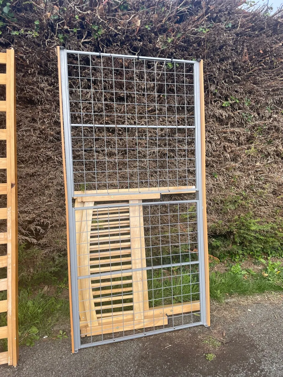 2 single wooden bed frame - Image 2