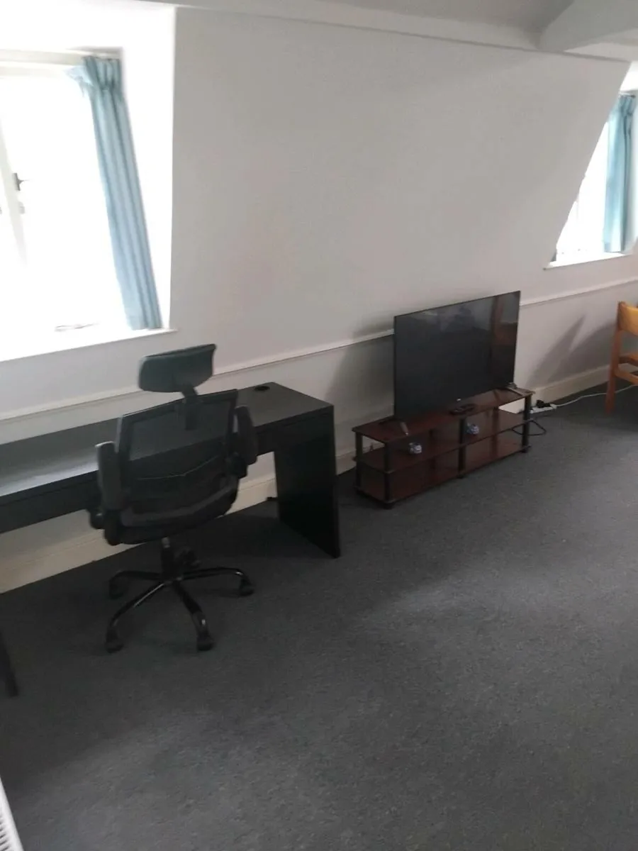 Room 2 renton - Image 4