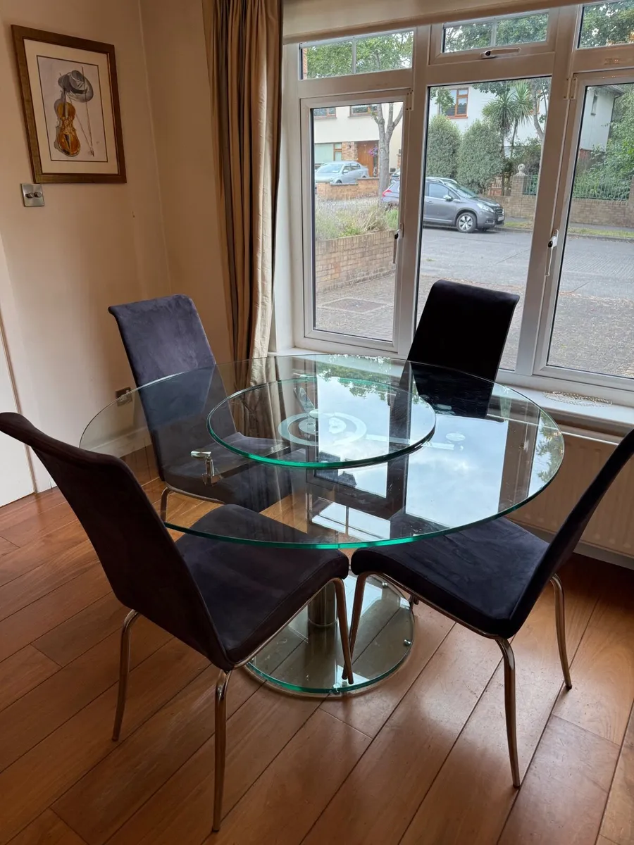 Glass dining table and chairs - Image 1