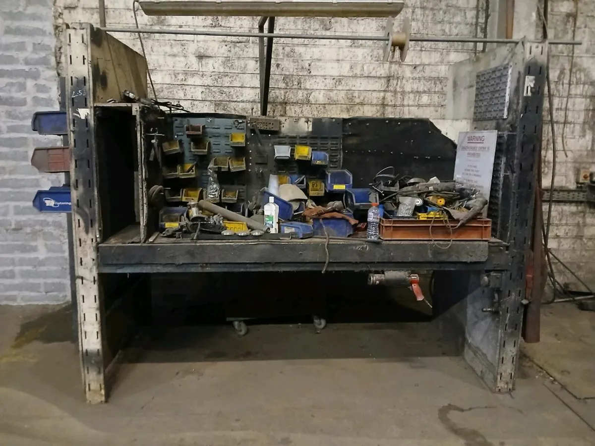 Work bench - Image 1