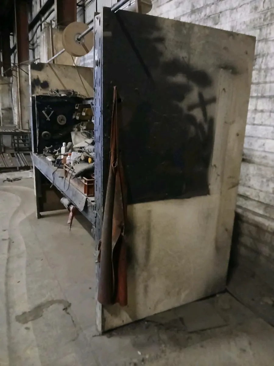 Work bench - Image 3