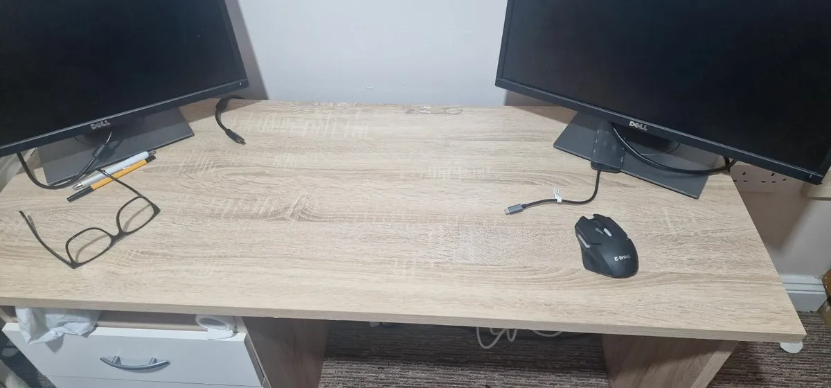 Office table - Image 2