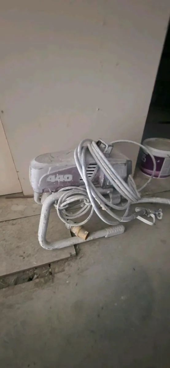 Titan 440 airless sprayer