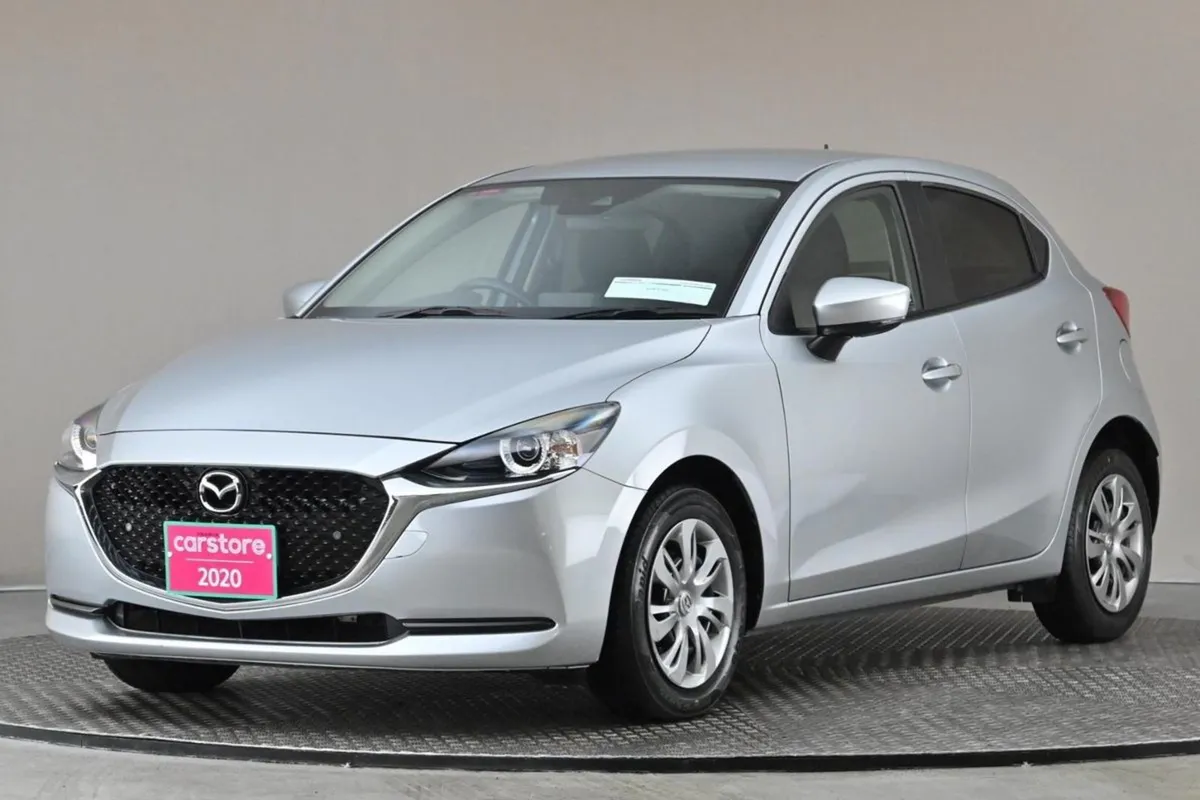 Mazda 2 1.5 Auto Skyactive  reverse Cam rear Park - Image 3